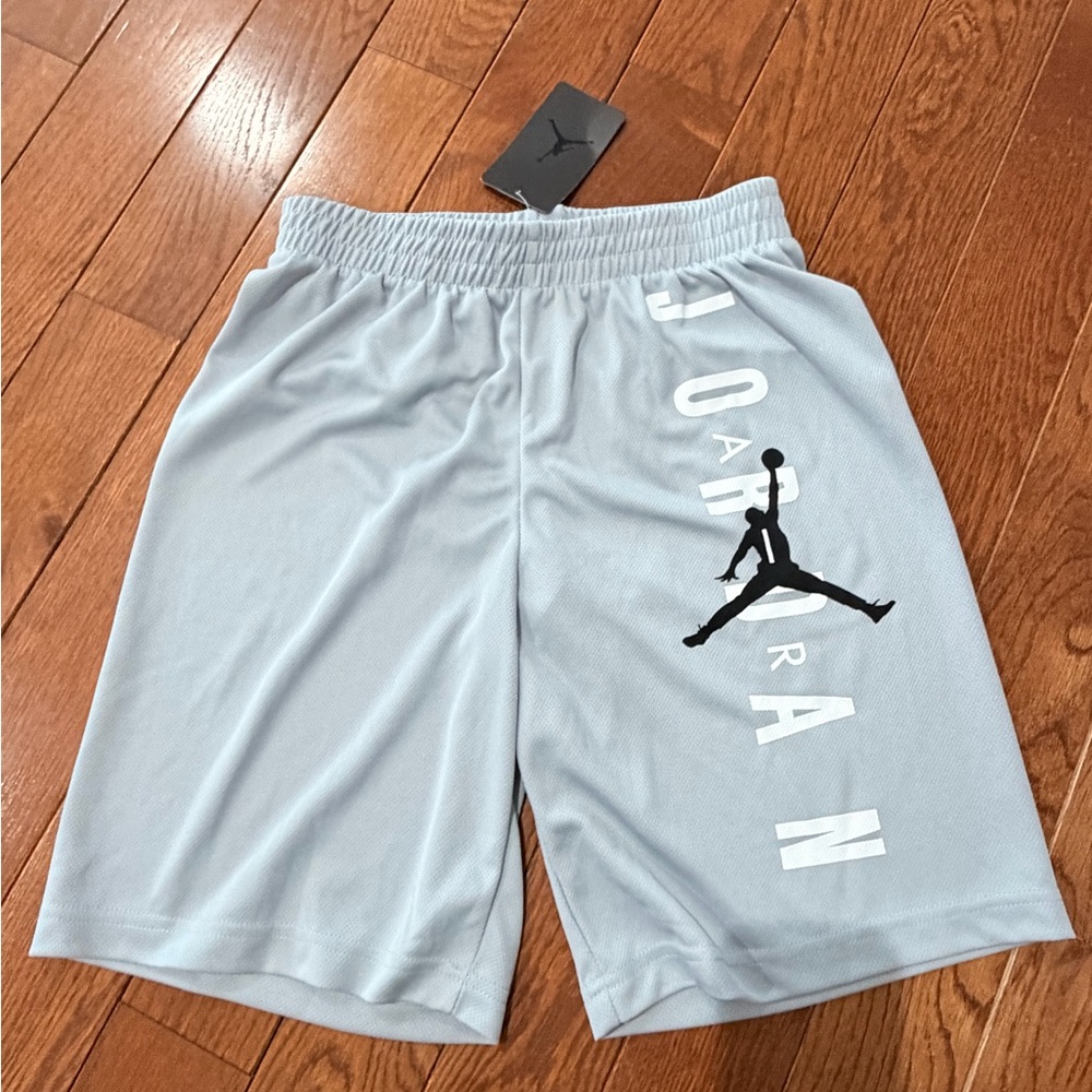 Jordan boys Light Gray Dri-fit mesh Shorts - size boys L - BNWT